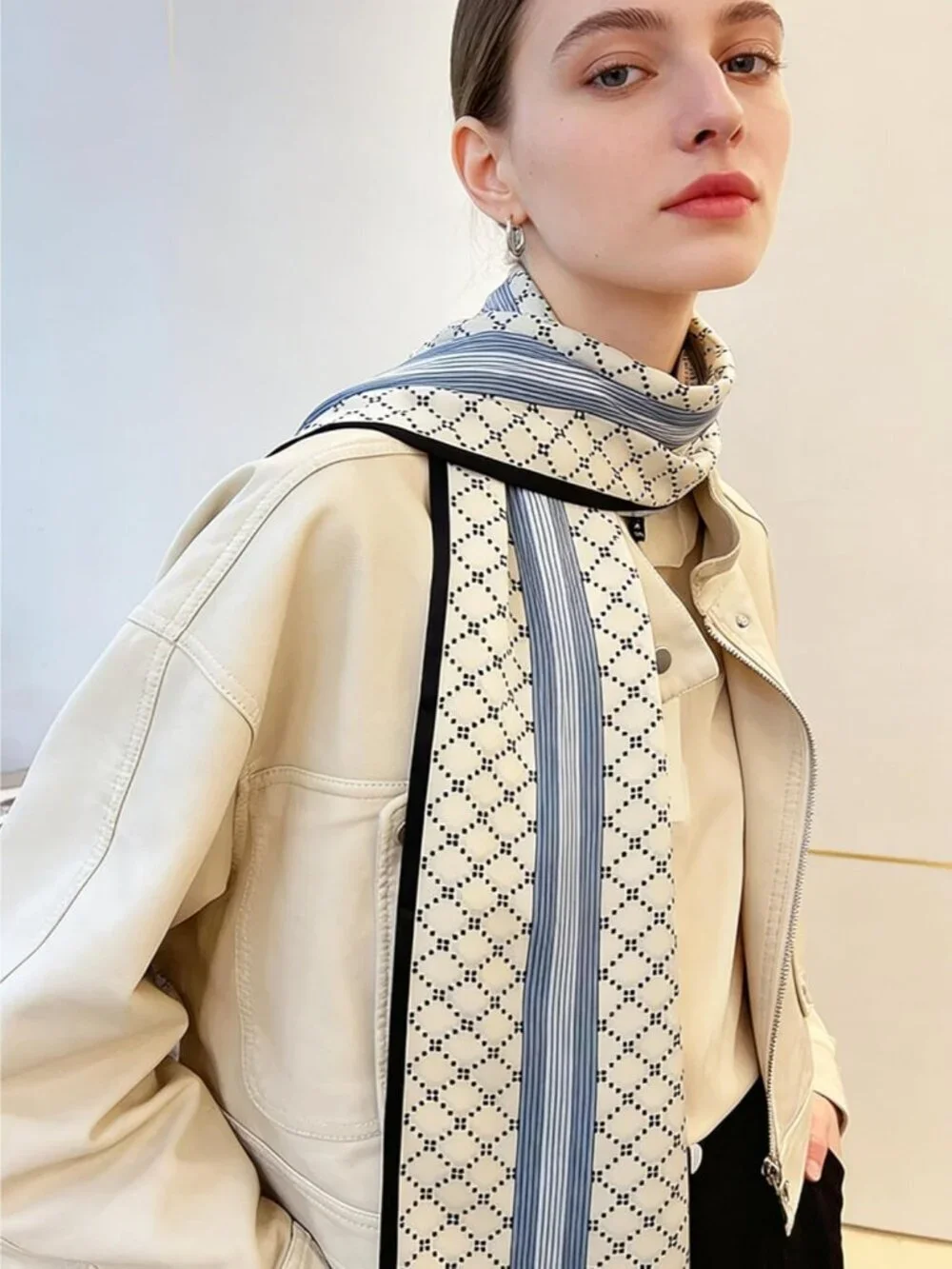 Women's Black Cashew Herb Fashion Elegant Oblique Angle  Scarves Bag Scarfs